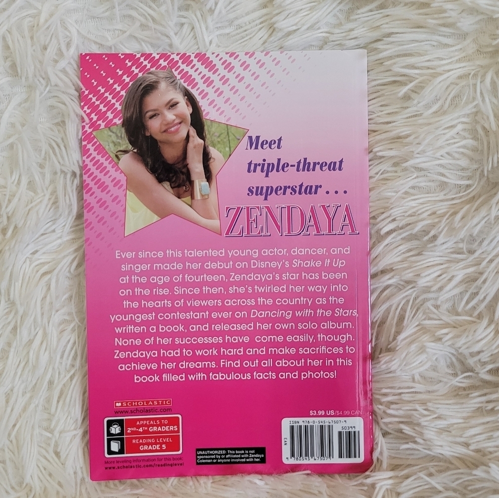 BOOK ABOUT ZENDAYA - Picture 2 of 2